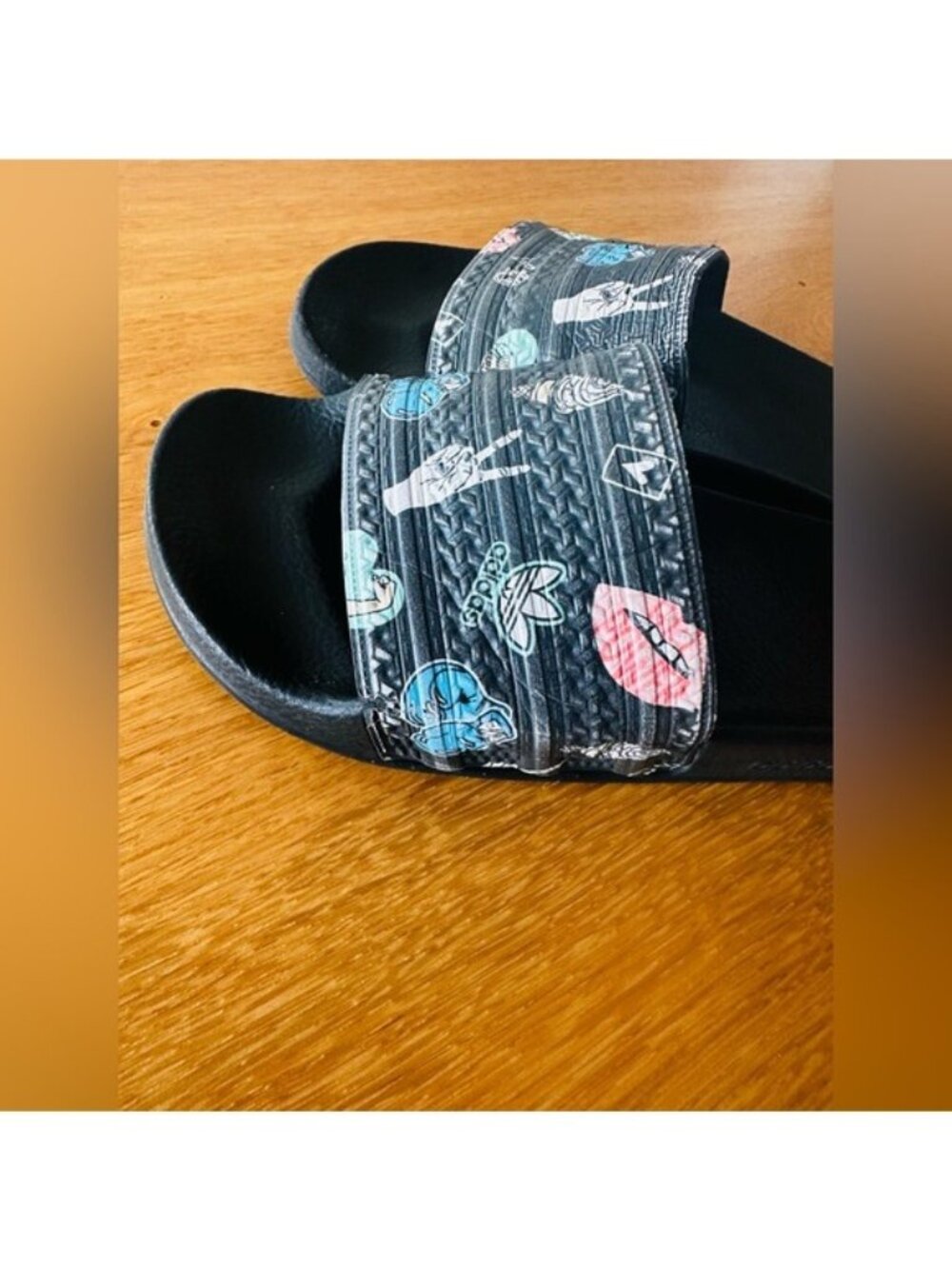 Adidas Slides Sz 4 adilette slide j 'empowering graphics Unisex Boys or Girls